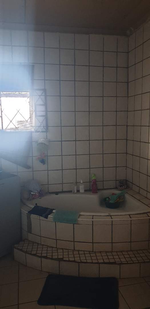 8 Bedroom Property for Sale in Uitenhage Rural Eastern Cape